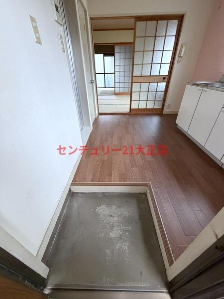 メゾンノアの居間・リビング|裏玄関