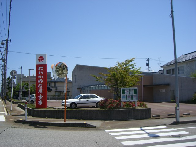 フローラ滑川の周辺|上市信用金庫領家町支店まで700ｍ