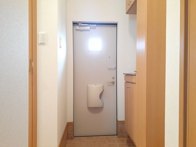 オードシェルⅠの玄関|収納もある玄関です