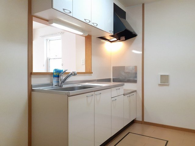 オードシェルⅠのキッチン|コンパクトなキッチンで掃除もラクラク