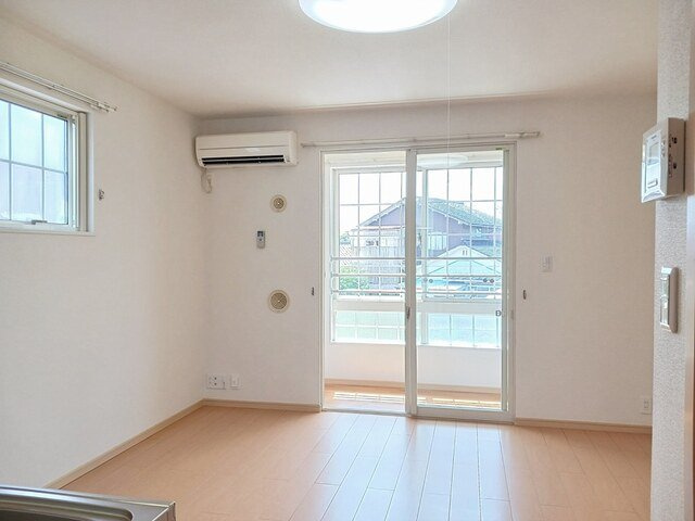 メゾンド・ソレイムの居間・リビング|ゆったり過ごせる居間です