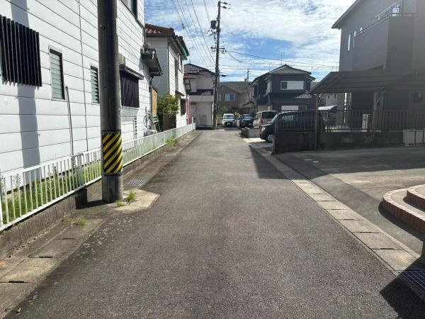 岡崎市赤渋町下河原・中古戸建の前面道路含む現地写真|前面道路です。