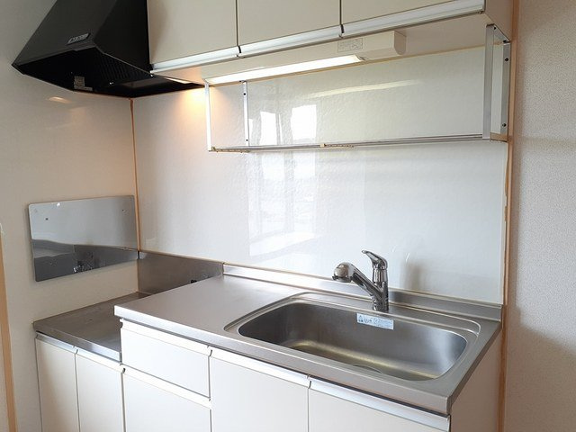 サイモンＯＮＥのキッチン|コンパクトなキッチンで掃除もラクラク