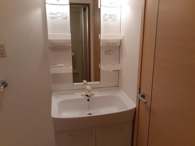 サイモンＯＮＥの洗面所|脱衣スペースもあります