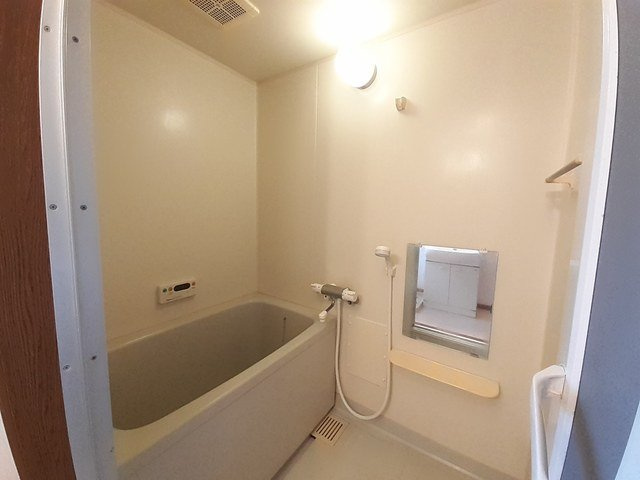 メゾンＪＥＲＲＹの浴室|コンパクトで使いやすいお風呂です