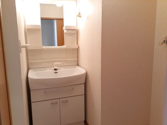 カトル・セゾン　Ｂの洗面所|スペースが確保できる洗面所です