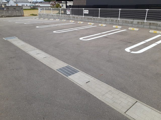 オゾラⅠの駐車場|駐車場があるので、車を買う予定の方も安心です