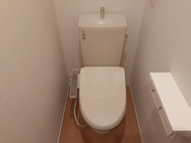 オゾラⅠのトイレ|落ち着いた色調のトイレです