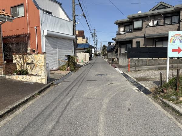 岡崎市戸崎町一丁田・中古戸建の前面道路含む現地写真|前面道路です。