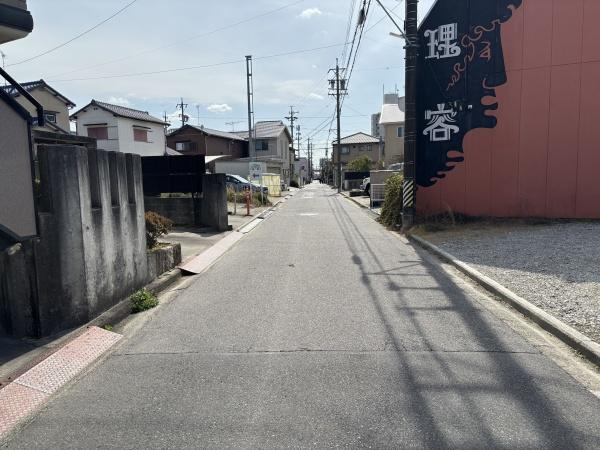 岡崎市戸崎町一丁田・中古戸建の前面道路含む現地写真|前面道路です。