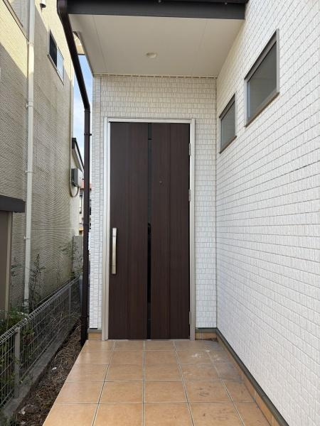 幸田町大字菱池・中古戸建の玄関|訪れる人を心地よく迎え入れます。