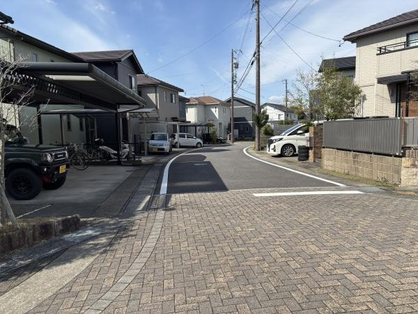 幸田町坂崎字京ヶ峰南・中古戸建の前面道路含む現地写真|前面道路です。