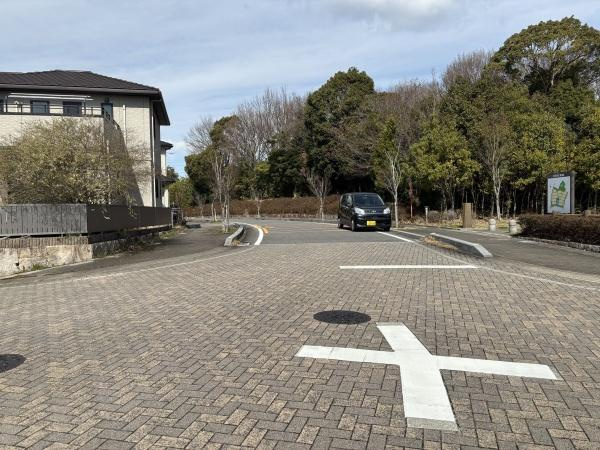 幸田町坂崎字京ヶ峰南・中古戸建の前面道路含む現地写真|前面道路です。