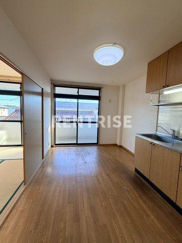 西里ハイツＢの駐車場