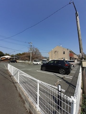 ボヌールメゾンの駐車場