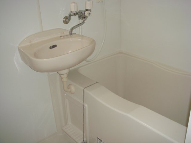 レオパレスヴィラ白金の浴室