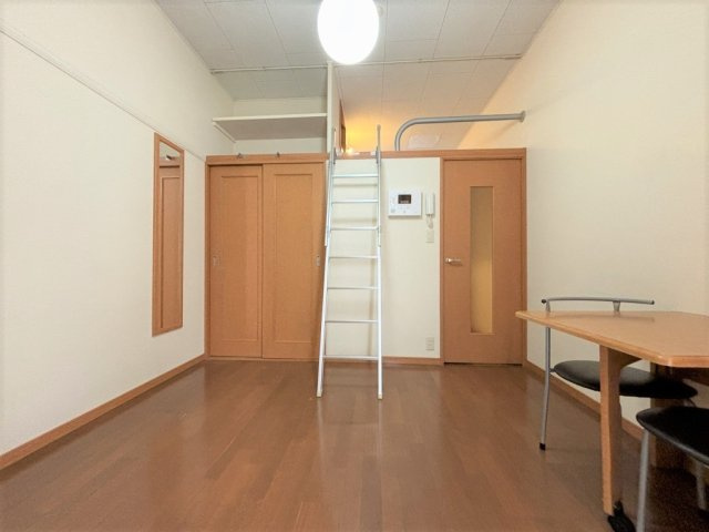 レオパレス御器所２４の居間・リビング