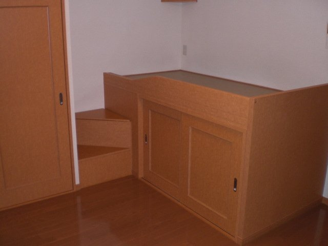 レオパレスヴィラ中村公園の居間・リビング|2Fはカーペットとなります。