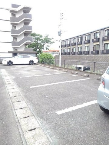 ロ－レルコート月尾の駐車場