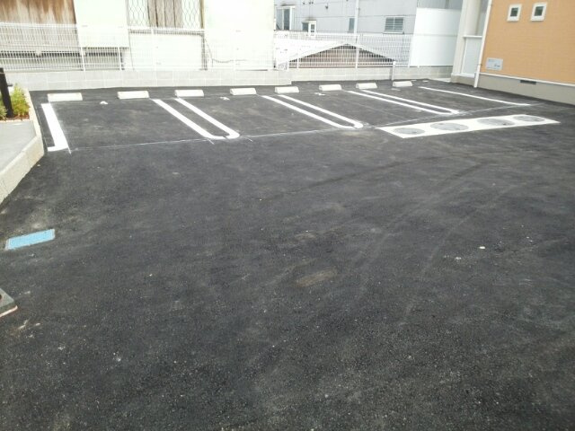 サニーホワイト　Ⅱの駐車場