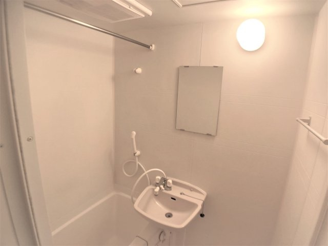 レオパレスサンシャイン紫原の浴室|設備・仕様は号室により異なる為、現況を優先致します。