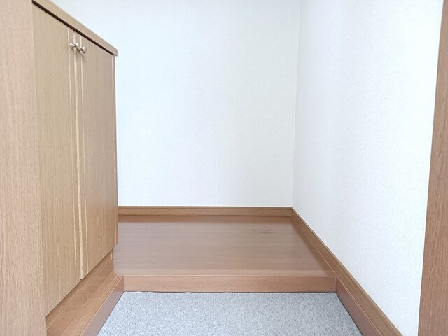 リバ－サイド梶原の玄関