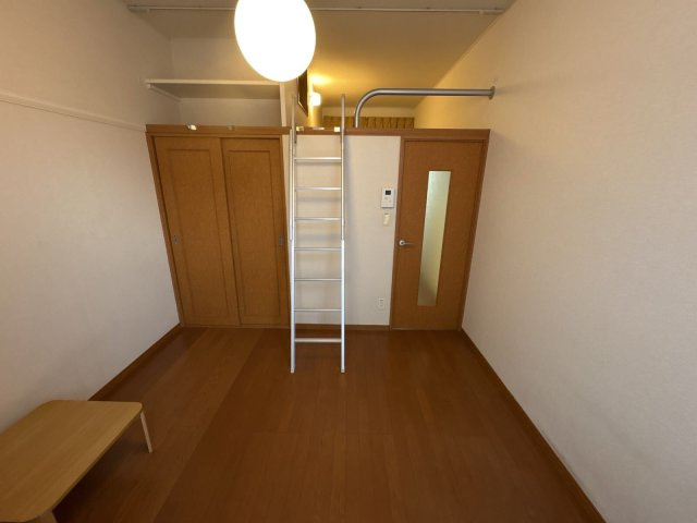 レオパレスフォレスタの居間・リビング