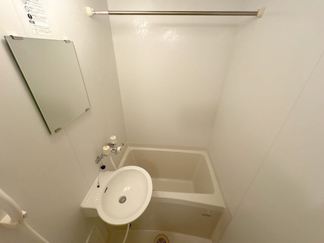 レオパレスフォレスタの浴室