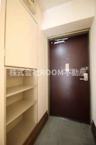 イーストウッドマンションの玄関