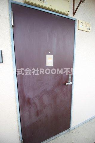 イーストウッドマンションの玄関|シンプルで使いやすい玄関です