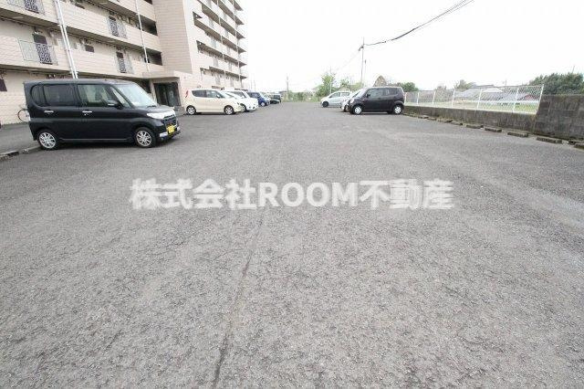イーストウッドマンションの駐車場|駐車場完備です