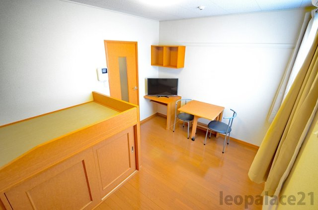 レオパレスユアーズⅢの居間・リビング|備品や設備仕様は号室等により異なります現地をご確認下さい。