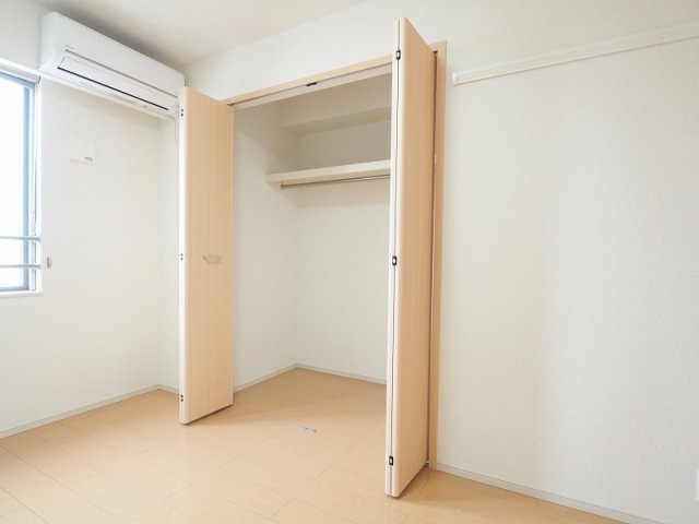 【収納】 | アンブラッセ　Ⅱ | 十分な収納スペースがあります