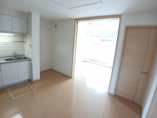 【居間・リビング】 | Ｎｅｏエミサト　Ａ | 【簡単オンライン契約】来店不要でオンライン申込み＆契約可能♪
