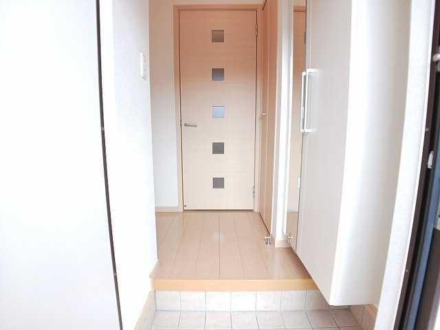 【玄関】 | Ｎｅｏエミサト　Ａ | 落ち着いた玄関です