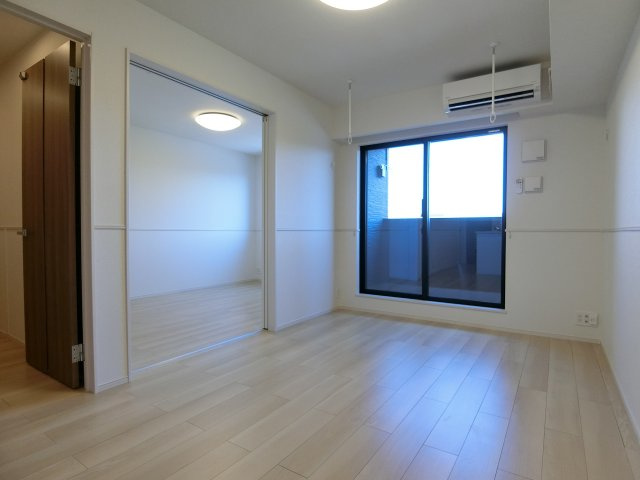 ヒカルサ境港渡町ウエストの居間・リビング