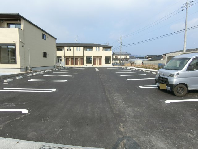 ヒカルサ境港外江町イーストⅡの駐車場