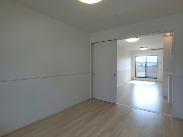ヒカルサ境港外江町イーストⅡの洋室