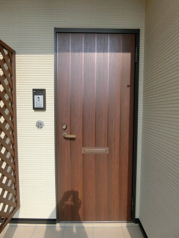 ヒカルサ境港外江町イーストⅡの玄関