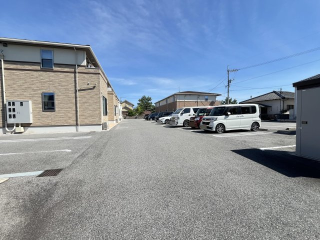 モンリーブル　Ⅱの駐車場