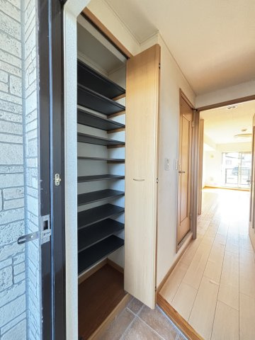 ピュアセルト森尾Ⅱの玄関