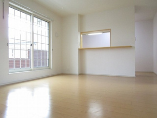 【居間・リビング】 | サニーヴィラ | 居間です