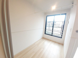 【内装】 | アンフィニ土浦Ａ | 明るい色調の室内です