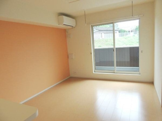 【居間・リビング】 | ベリーヒルズＡ | ゆったり過ごせる居間です