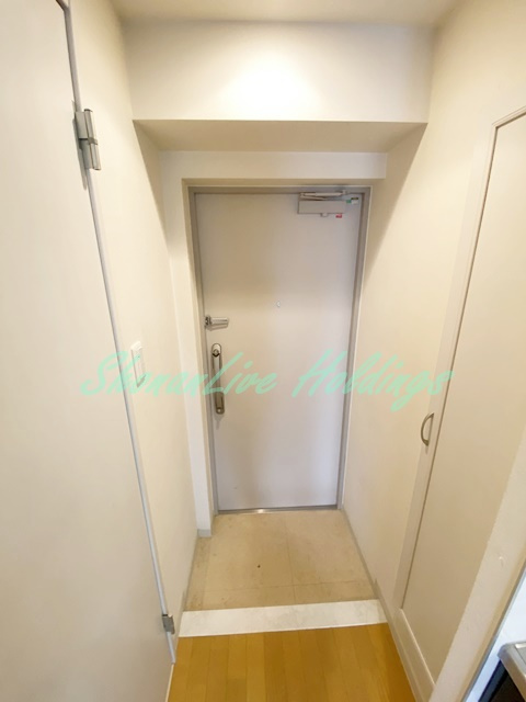 藤沢市鵠沼石上３丁目の賃貸マンションの玄関