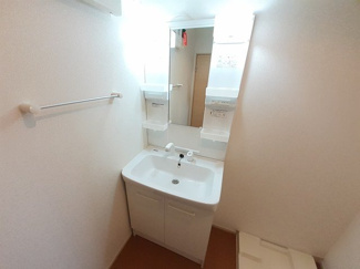 【洗面所】 | メゾンレーヴ | 広い洗面スペース