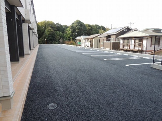 【駐車場】 | セイバリーヒルズ土浦 | 駐車場に車を止められます