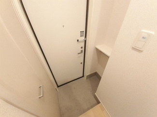 【玄関】 | ホワイトセイルⅡ | 収納もある玄関です