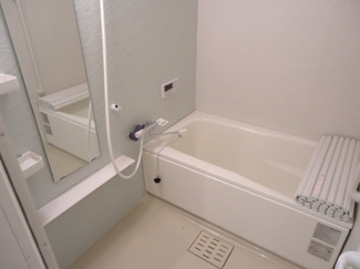 【居間・リビング】 | ラプレミエールK | キッチンからのリビング