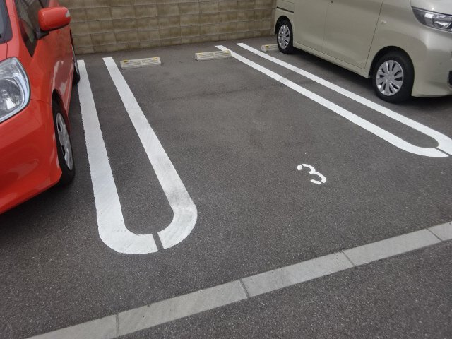 ルミエール野添の駐車場